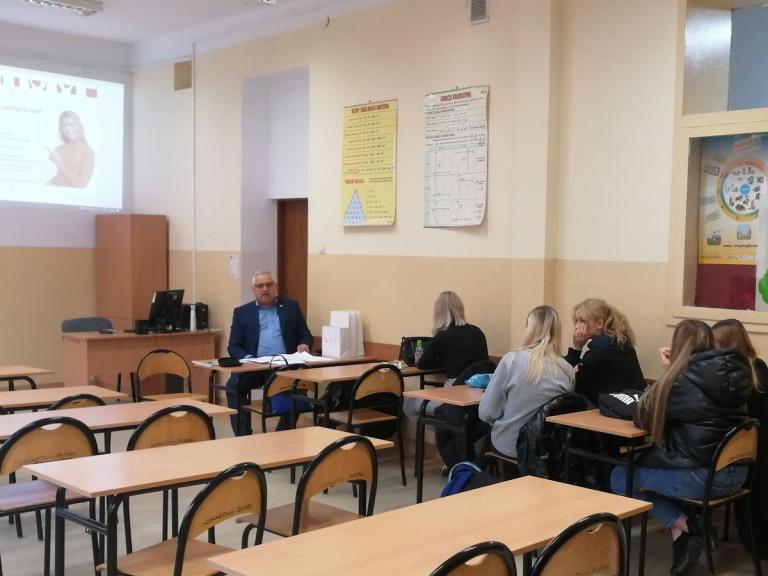 Akcja promująca oddawanie krwi w 9-12 Hufcu Pracy