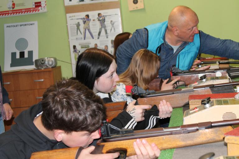 11-23 Hufiec Pracy w Klubie Strzeleckim „Gryf Słupski”