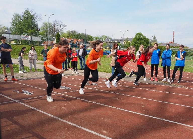 Zawody lekkoatletyczne w Nowym Sączu