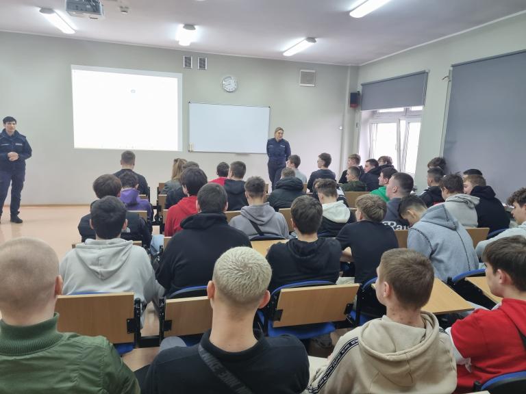 Prelekcja dotycząca cyberbezpieczeństwa w Hufcu Pracy w Kaliszu