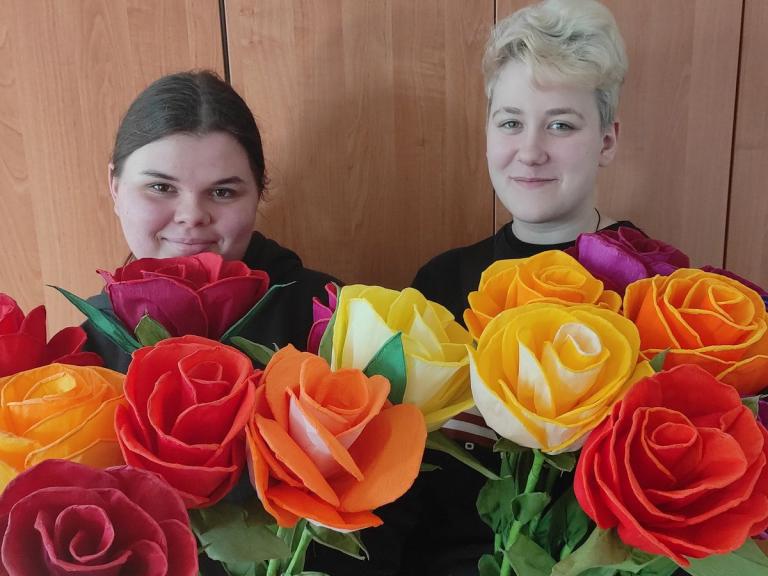 Kwiat na Dzień Kobiet - zajęcia artystyczne