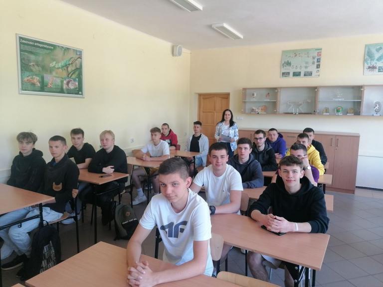 Zajęcia z pośrednikiem pracy w 9-9 Hufcu Pracy Krosno