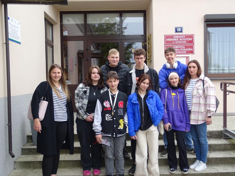 Uczestnicy Ośrodka Szkolenia i Wychowania w Chraplewie z wizytą w bibliotece 
