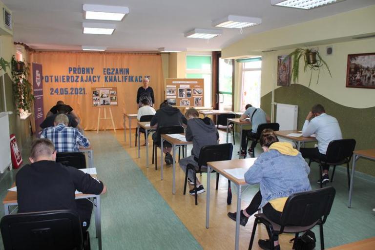 PRÓBNY EGZAMIN ZAWODOWY W JĘDRZEJOWIE
