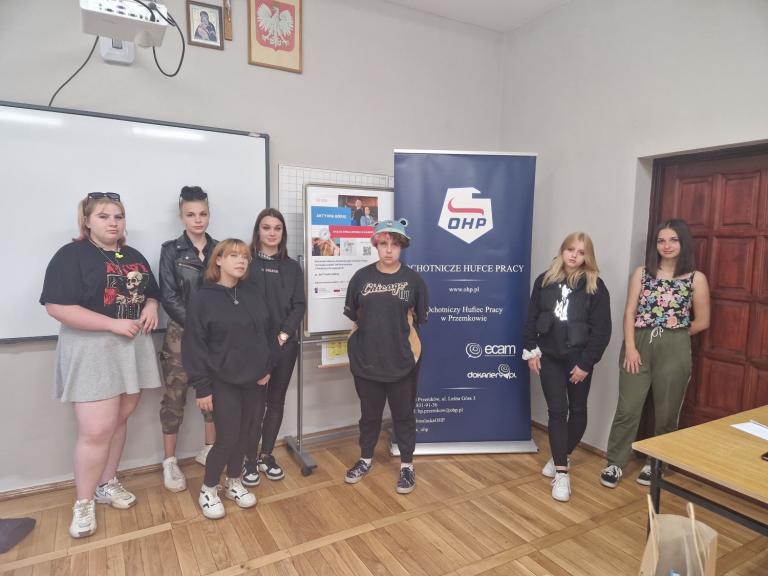 Kurs stylizacji paznokci i rzęs, na półmetku!