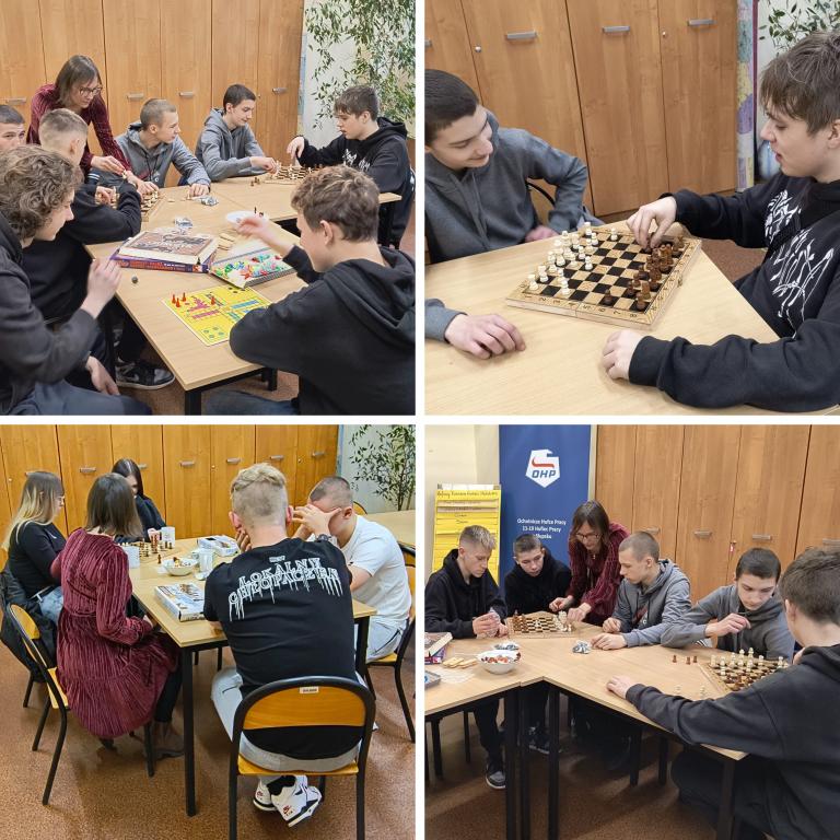Zajęcia koła szachowego w 11-19 Hufcu Pracy w Słupsku