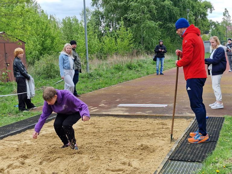 Wojewódzkie zawody sportowo - obronne w Pruszkowie