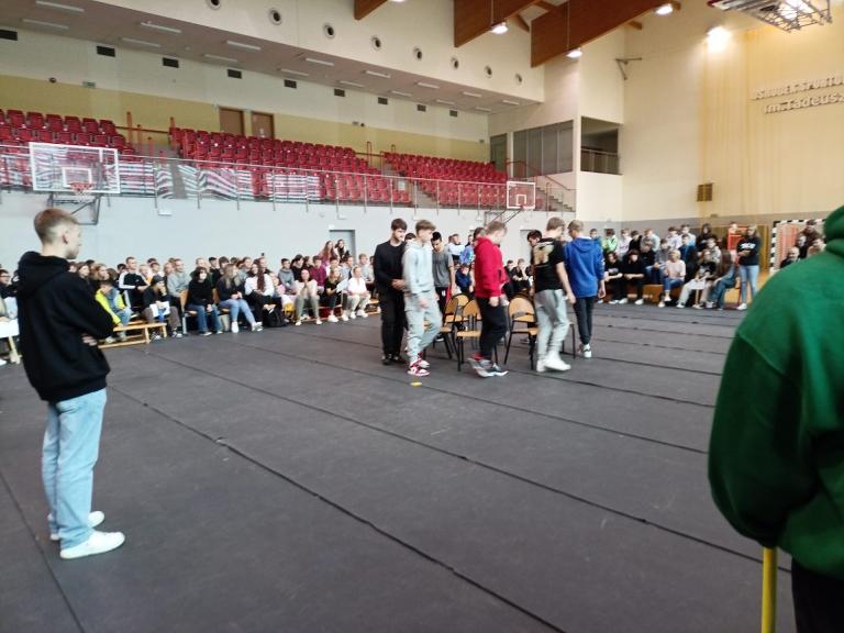 Otrzęsiny klas I w 11-23 Hufcu Pracy w Słupsku