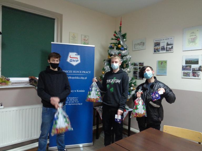 Podarunki dla uczestników Hufca Pracy w Koninie