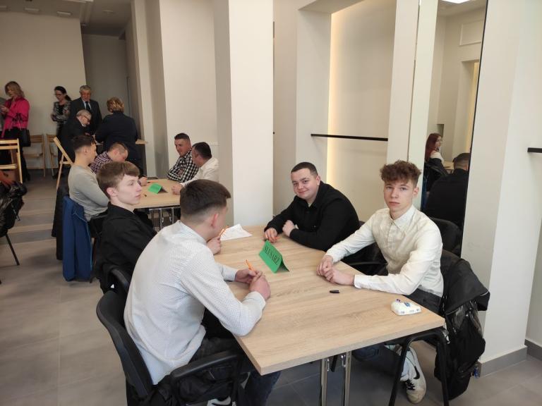 Egzamin zawodowy w 9-9 Hufcu Pracy Krosno