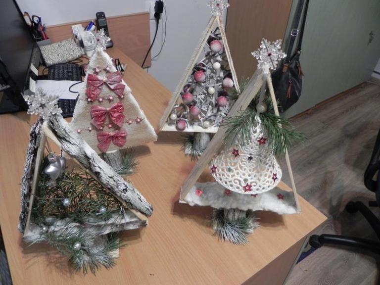 PRZYGOTOWANIA  DO  KONKURSU NA  STROIKI  BOZONARODZENIOWE   W  PIŃCZOWIE