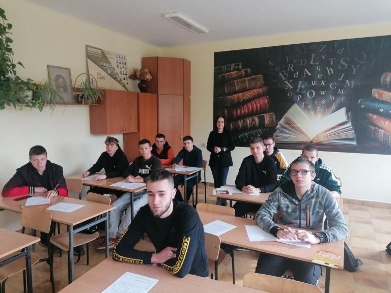Pośrednik pracy w 9-9 Hufcu Pracy Krosno