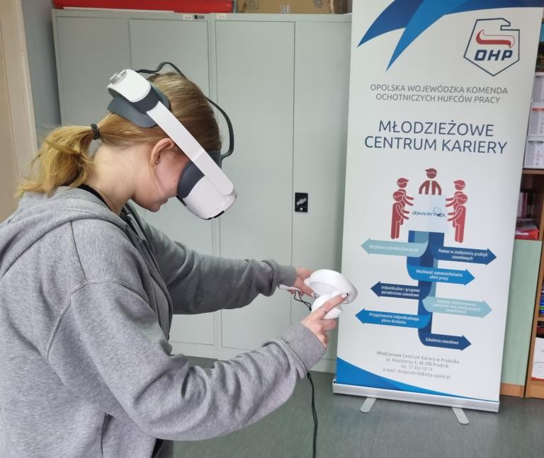 Zajęcia zawodoznawcze z wykorzystaniem gogli VR dla uczestników OHP w Prudniku