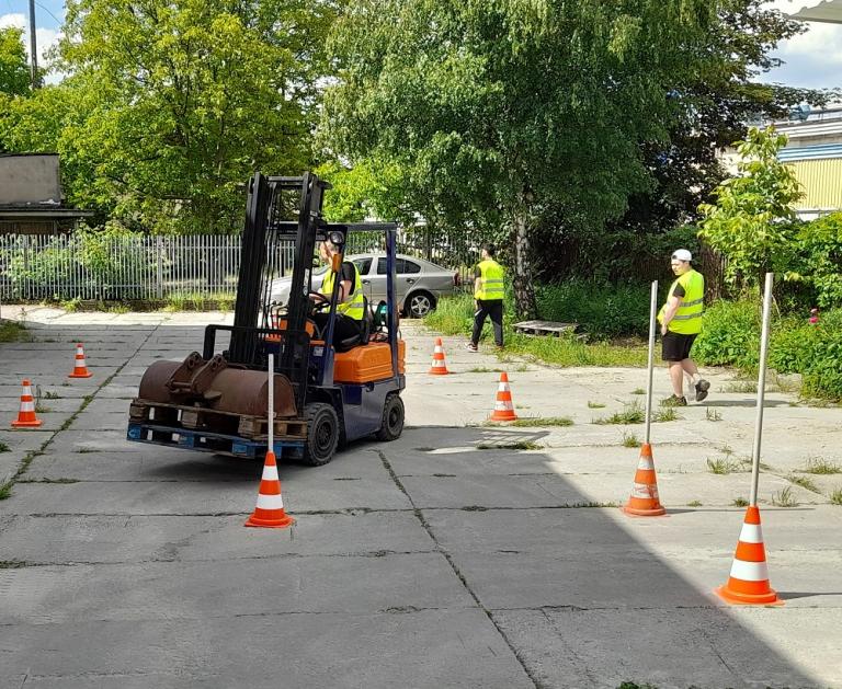 Operatorzy wózków w Tarnowskim CEiPM przeszkoleni