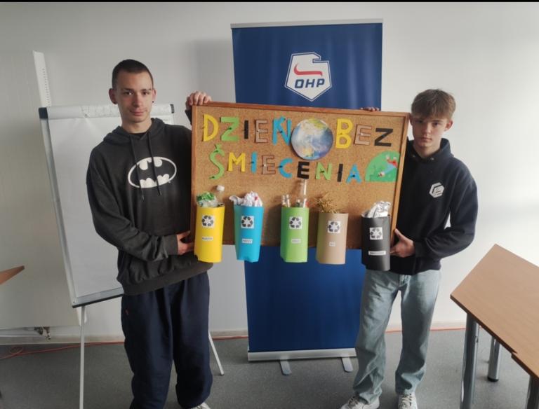 „Dzień Ziemi – Dzień bez śmiecenia” w leszczyńskim Hufcu Pracy