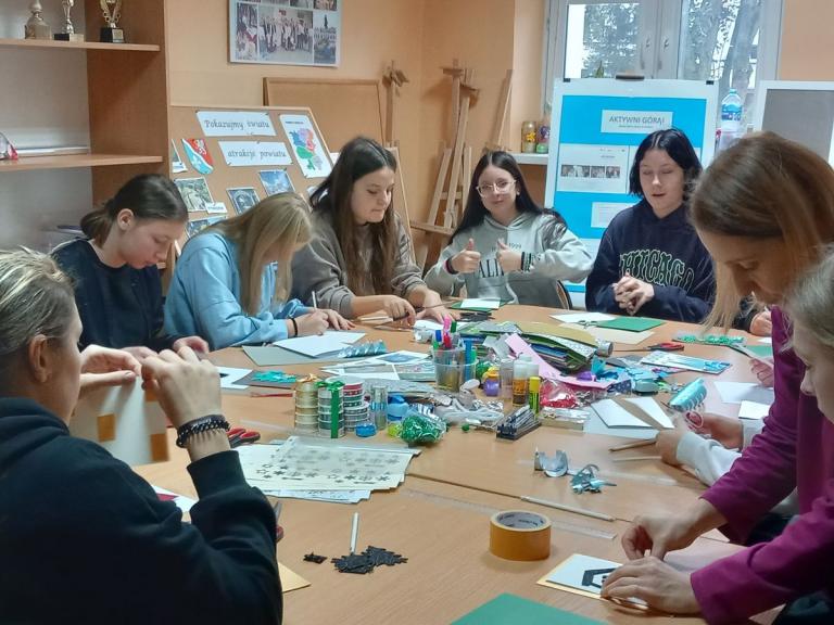Dębicka młodzież przygotowuje się do Świąt Bożego Narodzenia  