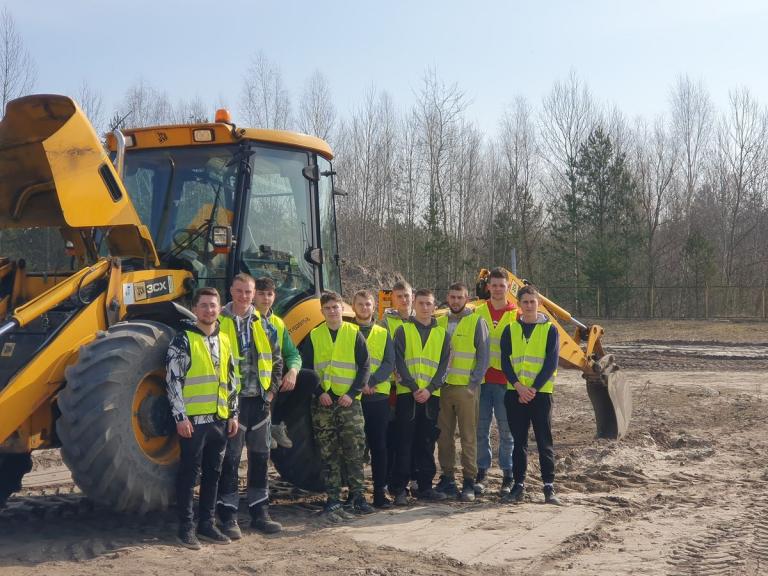 Kurs operatora koparko – ładowarki kl. III zakończony