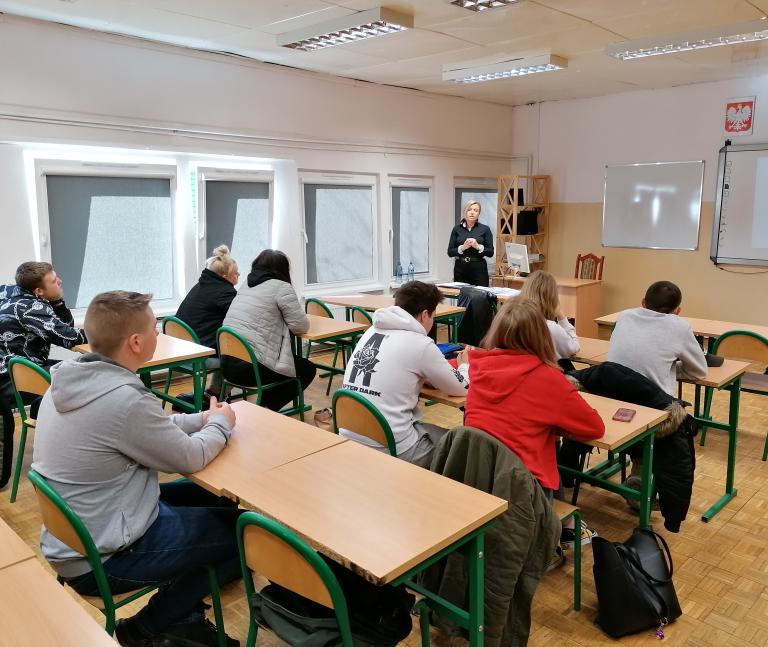 Warsztaty z zarządzania budżetem domowym w 11-23 Hufcu Pracy w Słupsku 