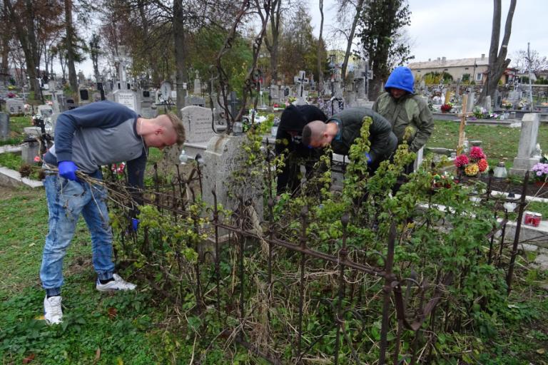 Kolno: Inicjatywa Rady Młodzieży - Pamiętamy o zapomnianych...