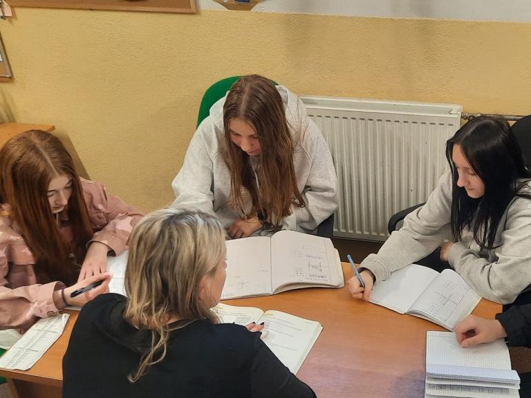 Pomoc koleżeńska w 9-10 Hufcu Pracy w Krośnie