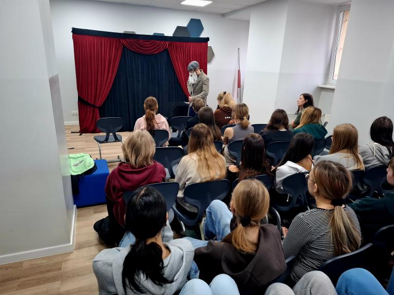 Spektakl i warsztaty profilaktyczne Teatru Kurtyna pt. „Jak ja na to patrzę” w Starogardzie Gdańskim