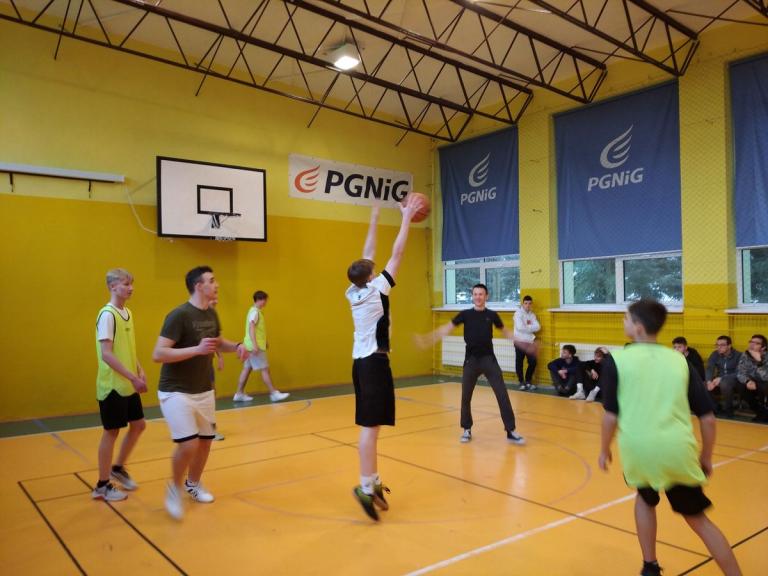 Hufcowe Rozgrywki Piłki Koszykowej w 9-9 Hufcu Pracy Krosno