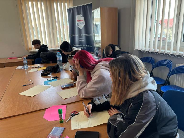 Tradycja pisania listów i edukacja o zagrożeniach cyfrowych w nowoczesnym świecie