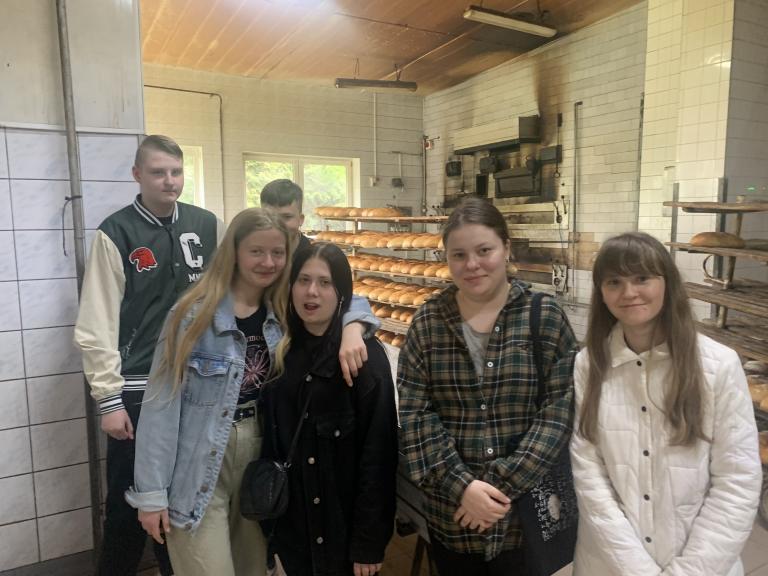 Wizyta w piekarni i pieczenie chleba w OSIW Pińczów