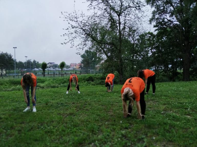 Poranek na sportowo w dąbrowskim Hufcu Pracy