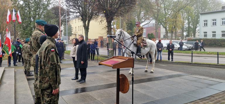 Uroczystość Święta Niepodległości w Człuchowie z udziałem delegacji OSiW Człuchów