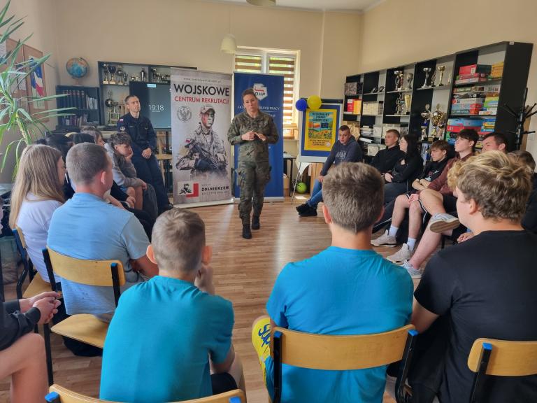 Wizyta Wojskowego Centrum Rekrutacji w kaliskim Hufcu Pracy z okazji 67. rocznicy działalności OHP