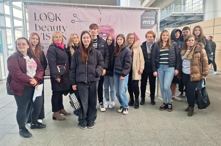 MCK Zduńska Wola: Wycieczka zawodoznawcza na Targi Kosmetyczne i Fryzjerskie Beauty Vision Look w Poznaniu dla uczestników OHP