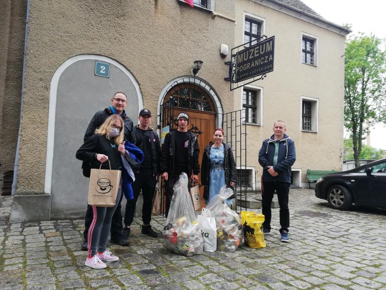 Młodzież z OSiW Wiechlice w żarskim Muzeum