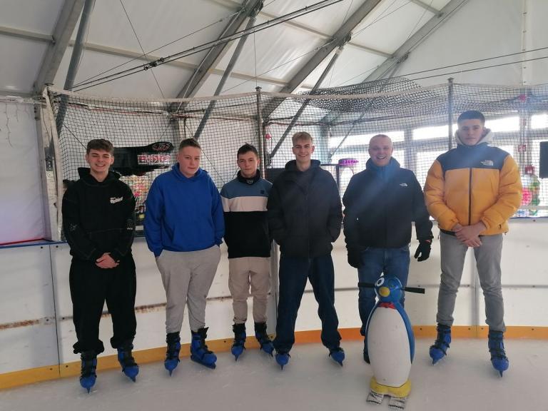 Ferie Zimowe na lodowisku w 9-9 Hufcu Pracy w Krośnie