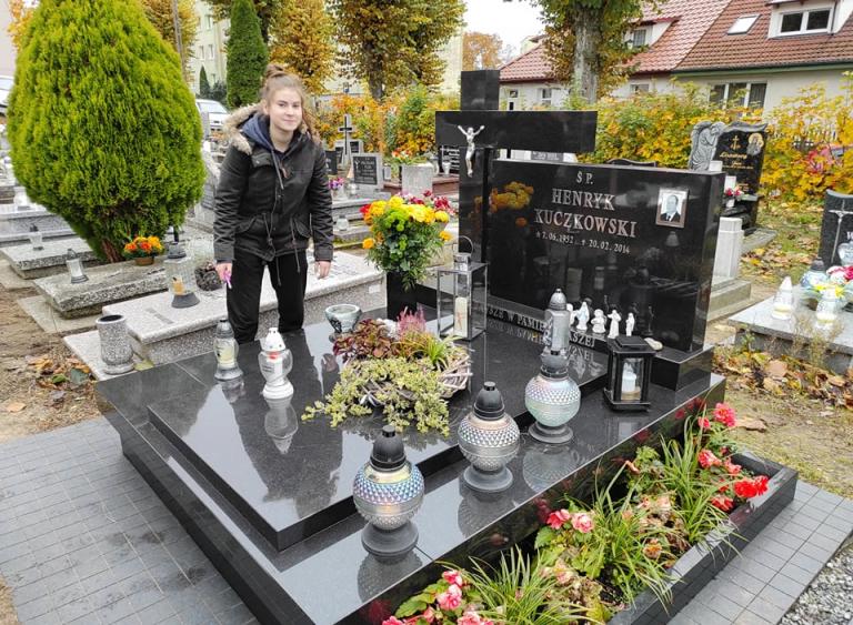 11-20 Hufiec Pracy w Bytowie pamięta o zmarłych