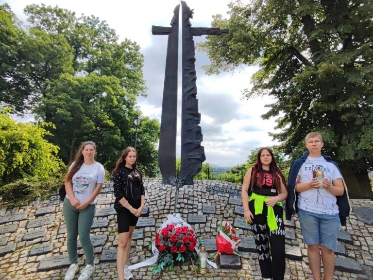 Młodzież sanockiego Hufca uczciła zamordowanych Polaków na Wołyniu