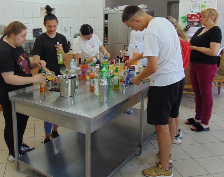 Szkolenie na stanowiskach kelner-barman w tarnowskim CEiPM zakończone