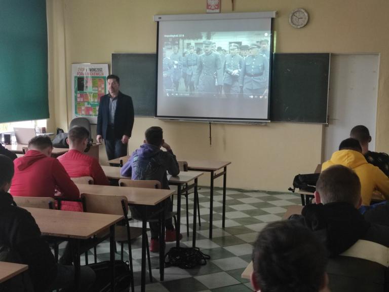 Obchody Dnia Niepodległości w 9-9 Hufcu Pracy