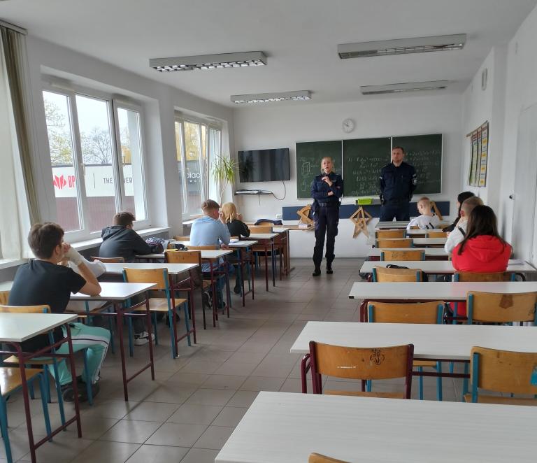 Spotkanie z przedstawicielem Policji i Dzielnicowym w wolsztyńskim Hufcu Pracy