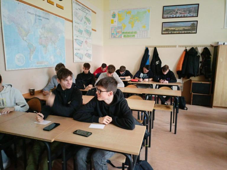 „Co wiemy o świętach majowych ?” – w 11-23 Hufcu Pracy w Słupsku
