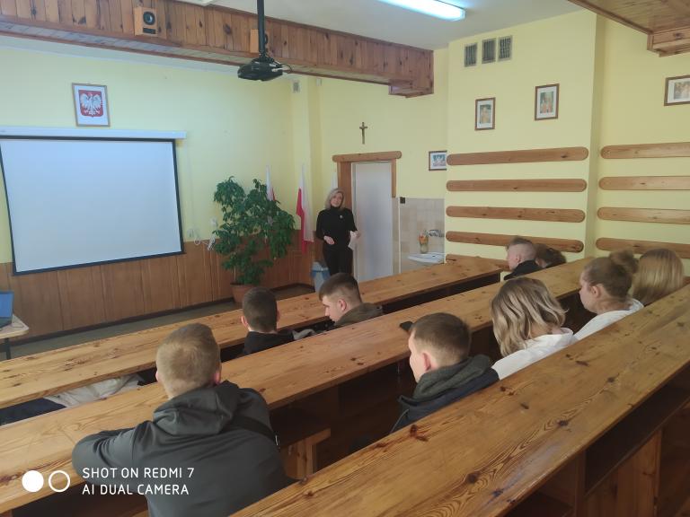 Warsztaty z zarządzania budżetem domowym dla uczestników 11-19 Hufca Pracy w ramach projektu NBP