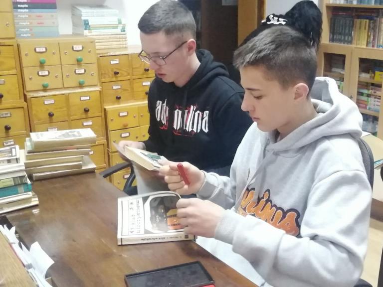 „Głośne czytanie”- lekcja biblioteczna