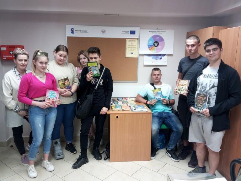 Podziel się książką w przemyskim 9-13 Hufcu Pracy