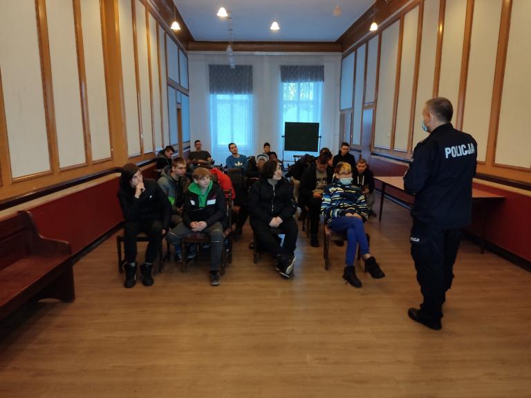 Zajęcia profilaktyczne o cyberprzemocy i używkach w OSiW w Niechanowie