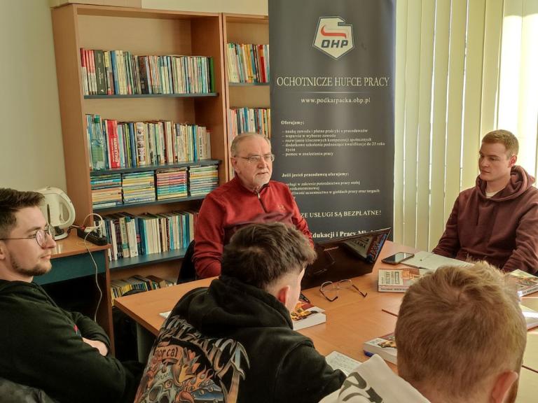 Kurs operatora koparko – ładowarki w Krośnie