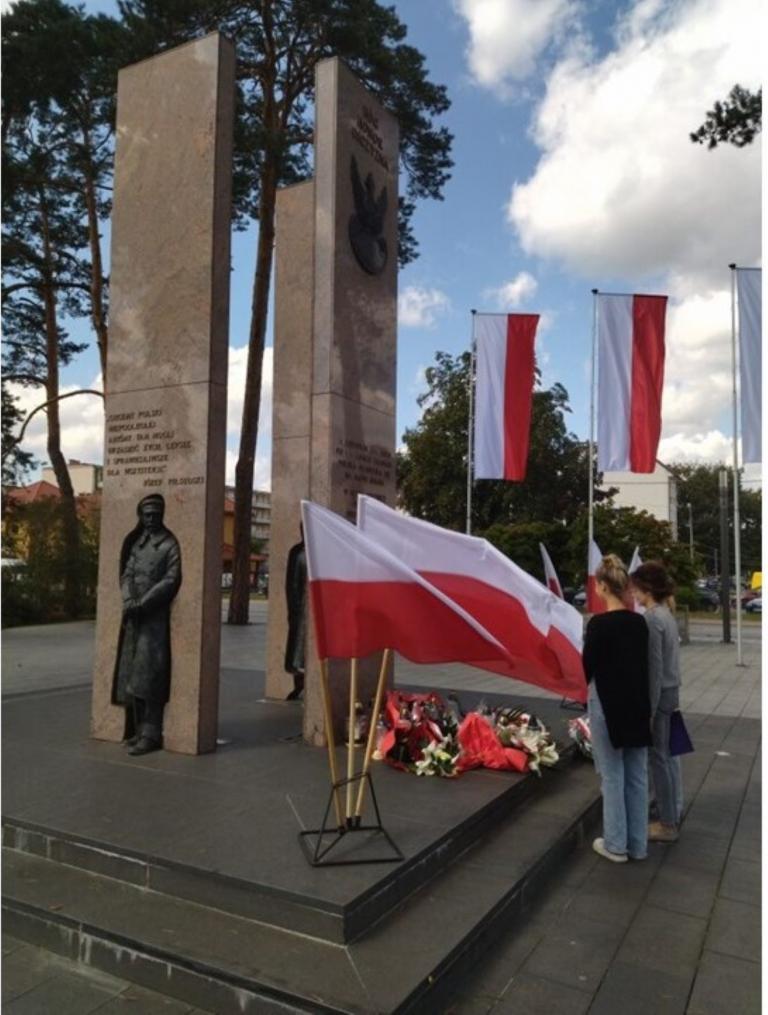 W hołdzie Bohaterom