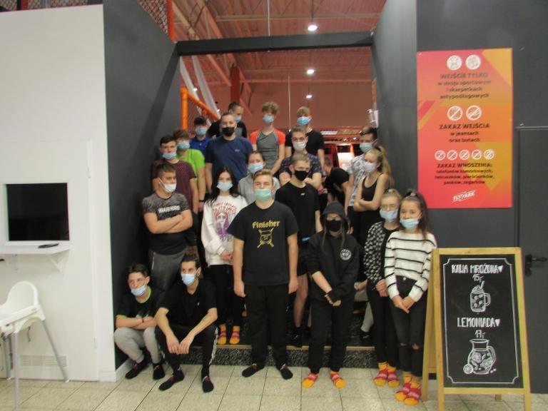 Mikołajki na sportowo w parku trampolin