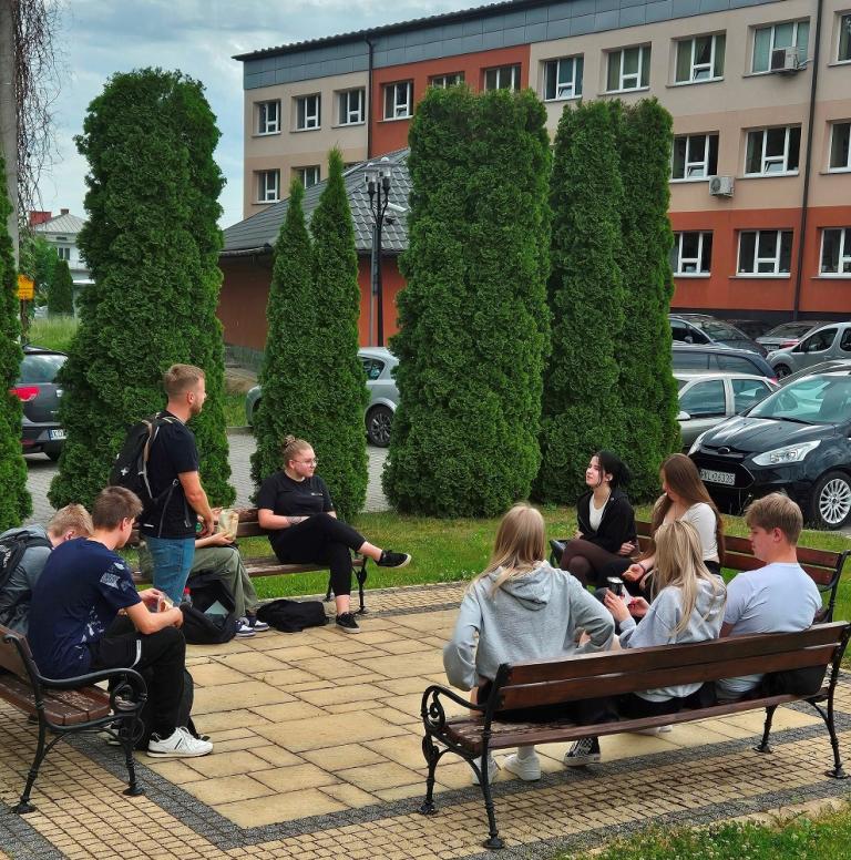 Wakacyjny spacer połączony z wizytą w Miejskiej Bibliotece Publicznej