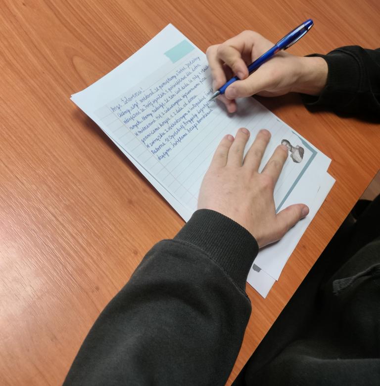 Listy do żołnierzy od młodzieży z Hufca Pracy w Opolu