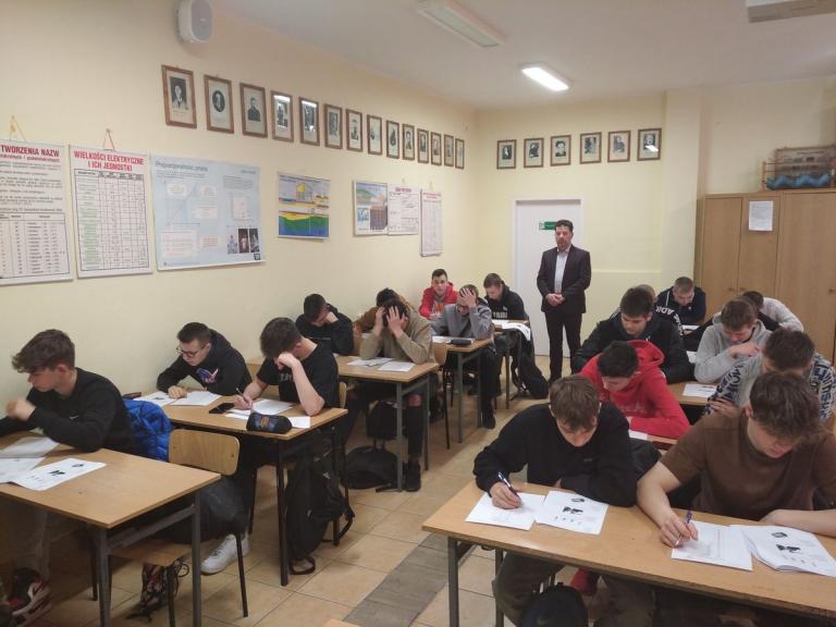 Konkurs wiedzy o zawodzie w 9-9 Hufcu Pracy w Krośnie